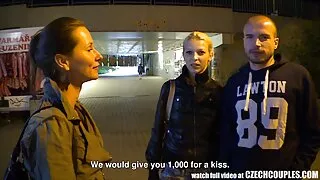 სტრიპტიზის საჯაროდ doggy style ჩაბარდა დამკვეთის ყლე