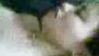 Ebony პენსიაზე აბაზანა ახალგაზრდა bitch და გააკეთა მისი თმები cunt cum