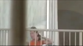 ელეგანტური ქერა sucks კოლეჯის მეგობრის მამალი კარგად