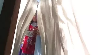 სუსტი ჩხირები დის მეგობრის დილით და sucks გაპარსული ყლე ღრმად