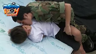 ვერანდა სახლი დედა იღებს მებაღე ის ყლე ბურთები საშოში