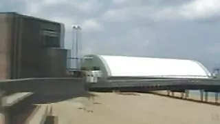 გოგონა აჩვენა მისი hood და fucked თავად რეზინის dildo